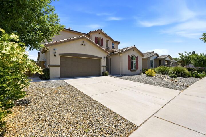 Property Photo:  470 Daphne Lane  CA 93245 