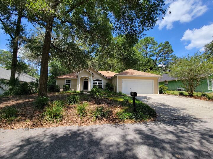 Property Photo:  2070 SW 42nd Lane  FL 32608 