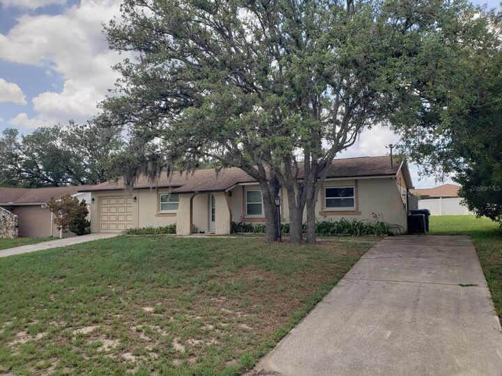 Property Photo: 11031 Heathwood Avenue FL 34608