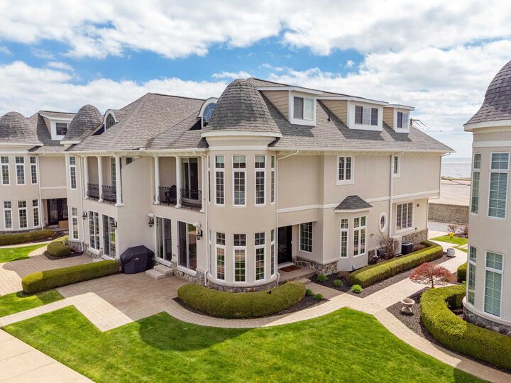 Property Photo:  33070 Venetian Pointe Drive 7  MI 48045 