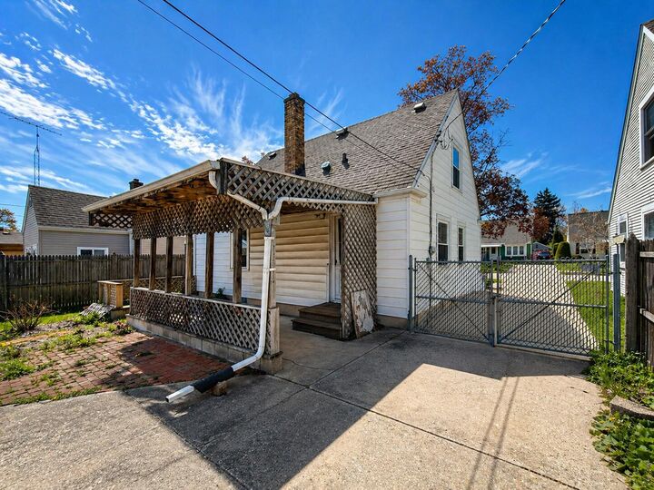 Property Photo:  2205 Hayes Ave  WI 53405 