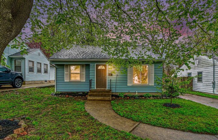 Property Photo:  1350 Lewison Avenue NE  MI 49505 