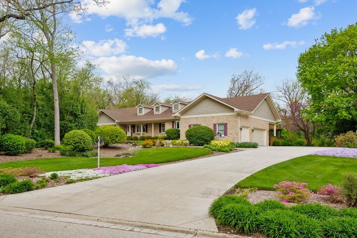 Property Photo:  44W664 Oakshire Lane  IL 60140 