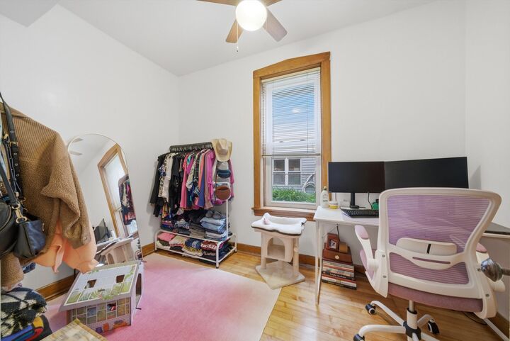Property Photo:  