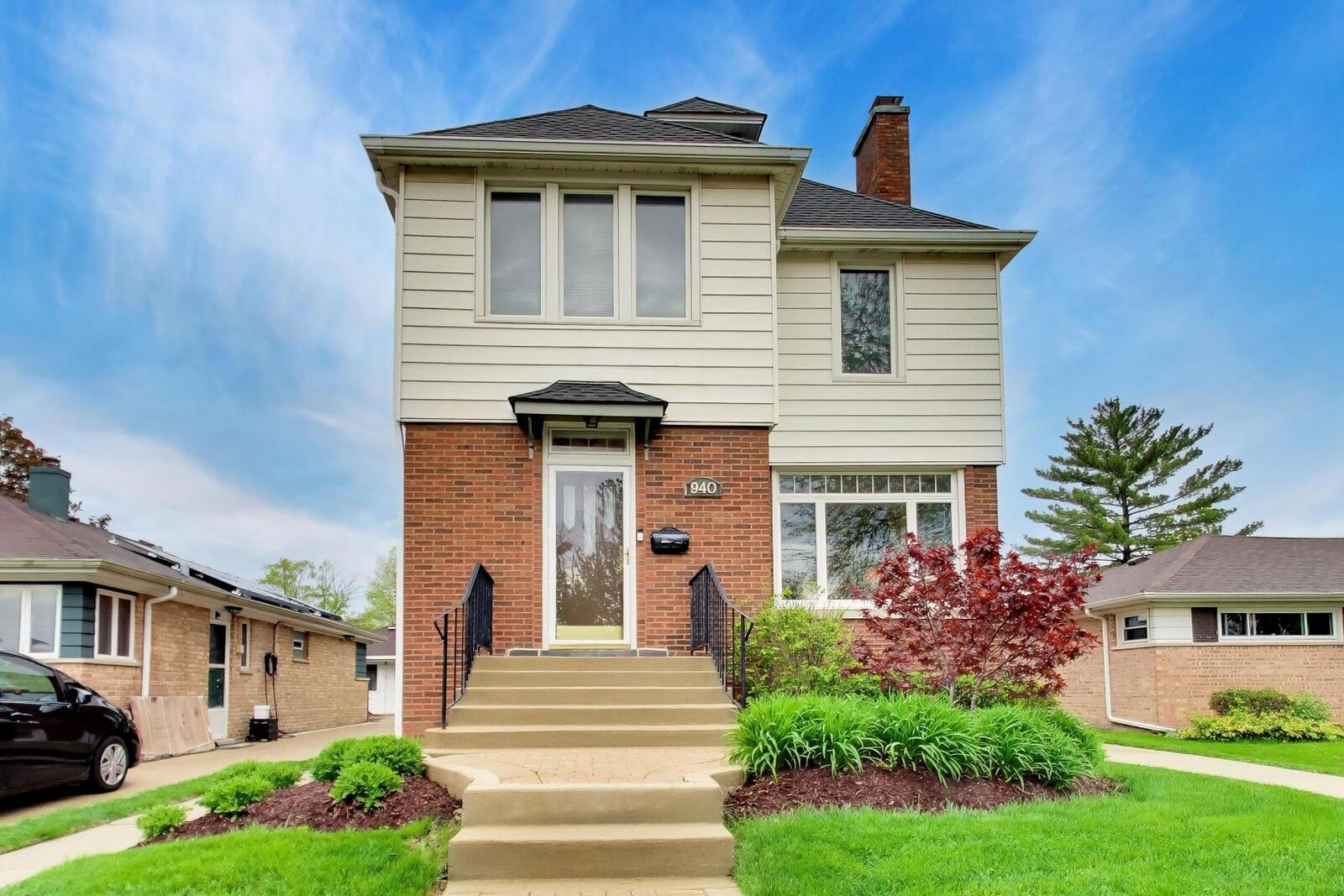Property Photo:  940 W Grant Drive  IL 60016 