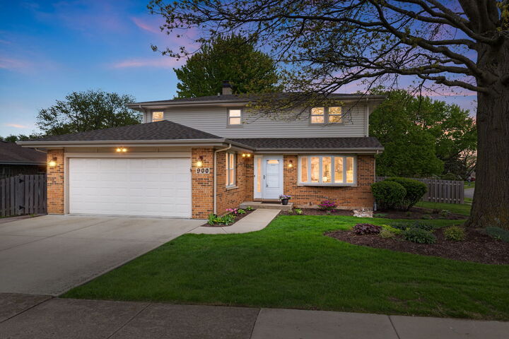 Property Photo:  900 Dearborn Circle  IL 60188 