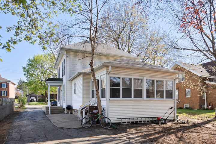 Property Photo:  436 W Washington Street  IL 60152 