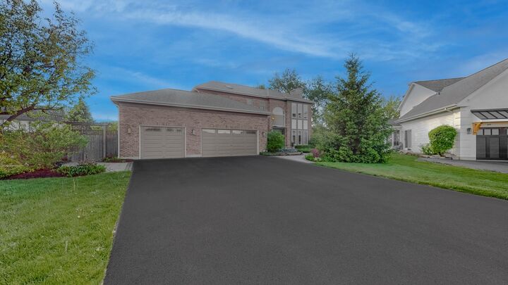 Property Photo:  526 Spruce Lane  IL 60532 
