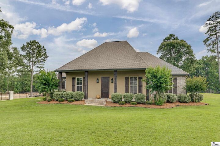 Property Photo: 202 Pinehurst Circle LA 71225