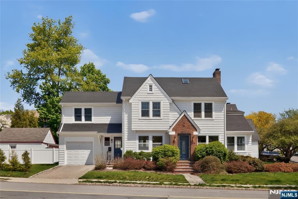 Property Photo:  909 Ridgewood Road  NJ 07041 