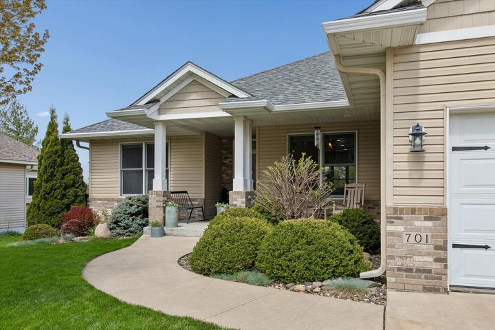 Property Photo:  701 Carter Drive  MN 55057 