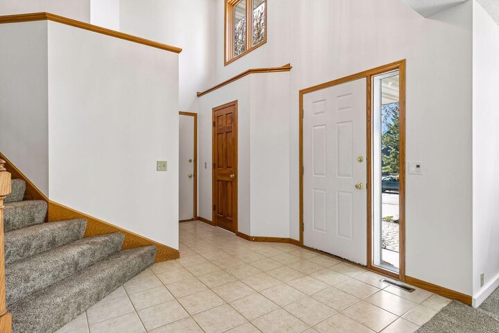 Property Photo:  321 Dunbar Way  MN 55115 