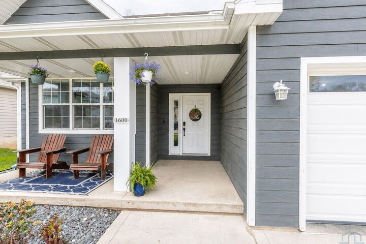 Property Photo:  1600 30th Street  IA 51104 