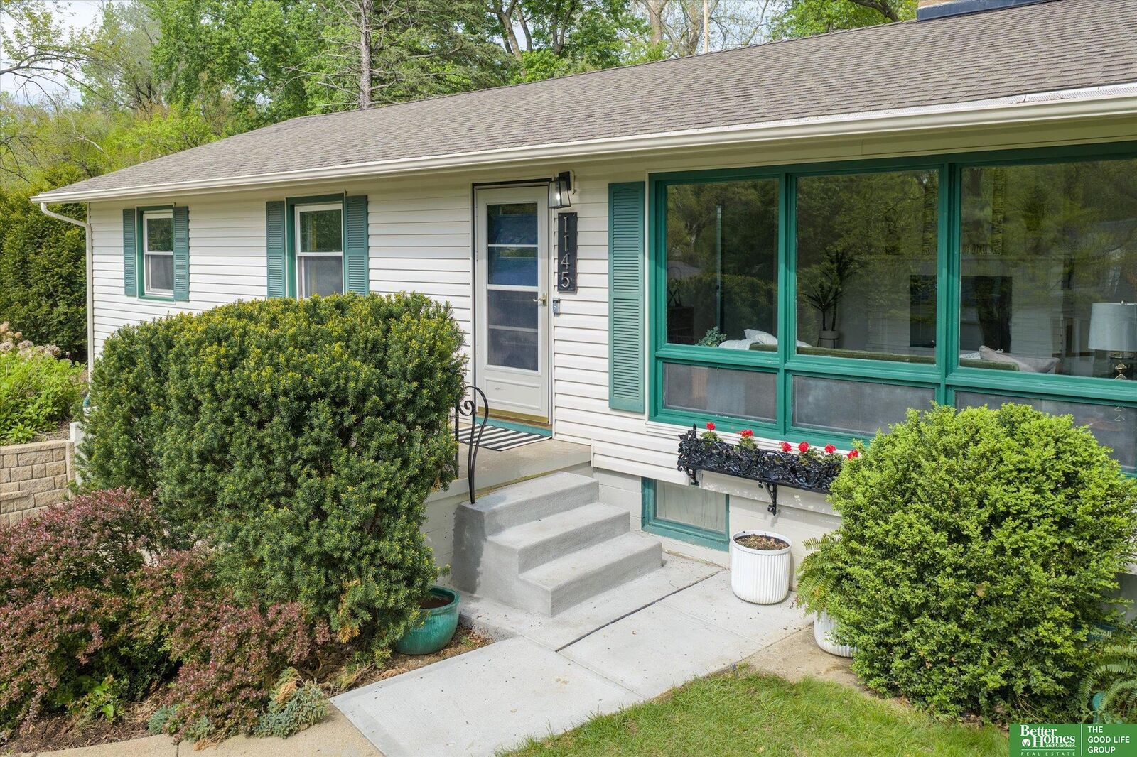 Property Photo:  1145 S 97 Street  NE 68124 