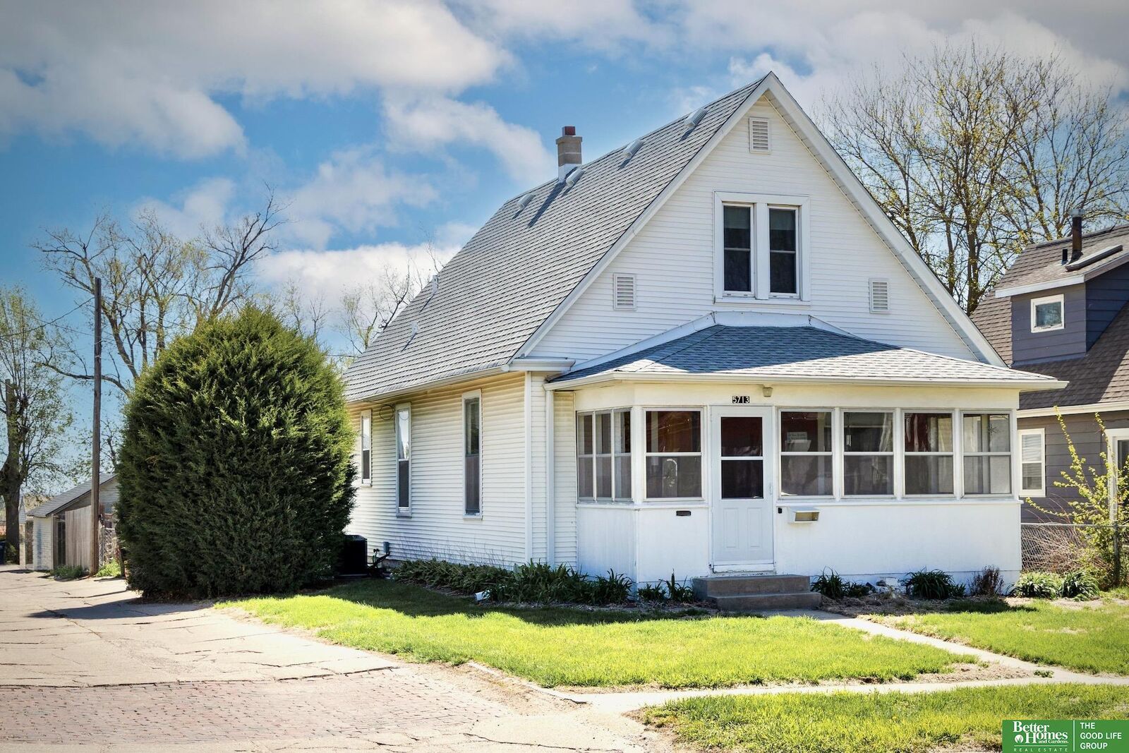 Property Photo:  5713 S 38th Street  NE 68107 