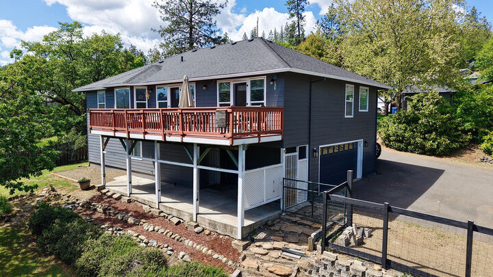 Property Photo:  381 Pinetop Terrace  OR 97539 