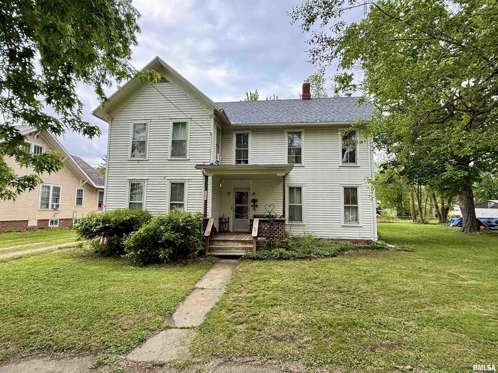 Property Photo: 203 E Water Street IL 61544