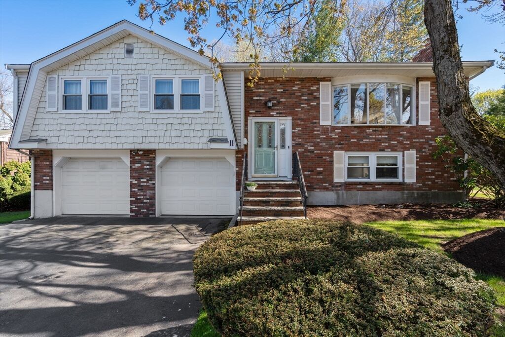 Property Photo:  11 Harvard Circle  MA 02494 