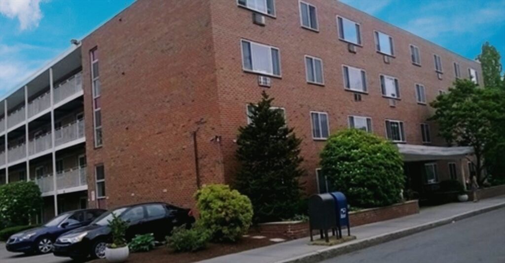Property Photo:  50 Green Street 109  MA 02446 