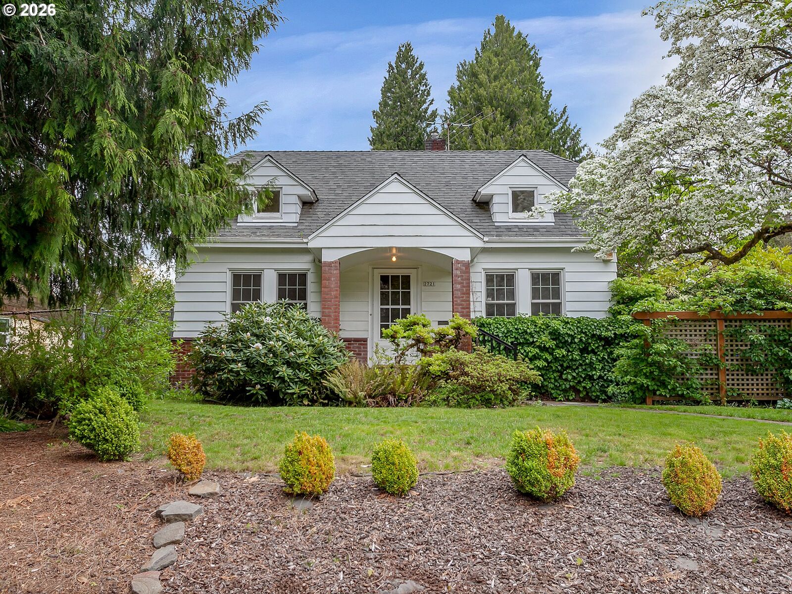 Property Photo: 2721 NE Ainsworth St OR 97211