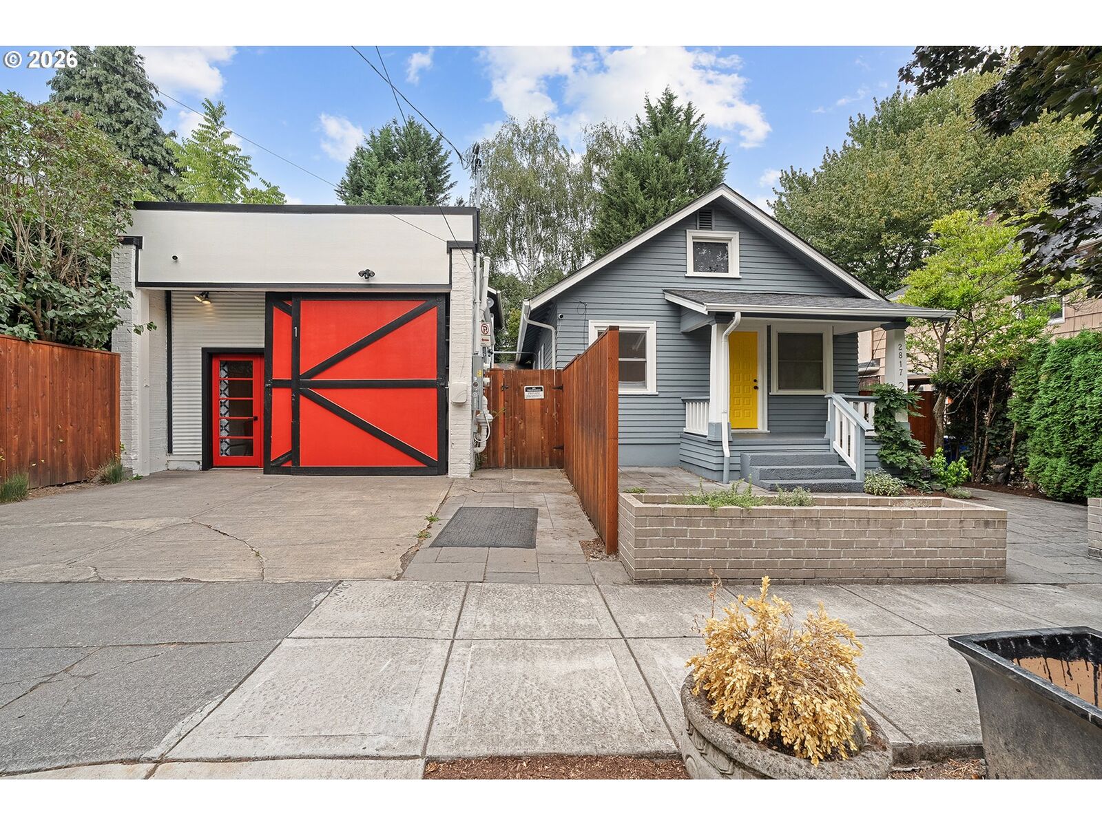 Property Photo:  2817 NE Weidler St  OR 97232 