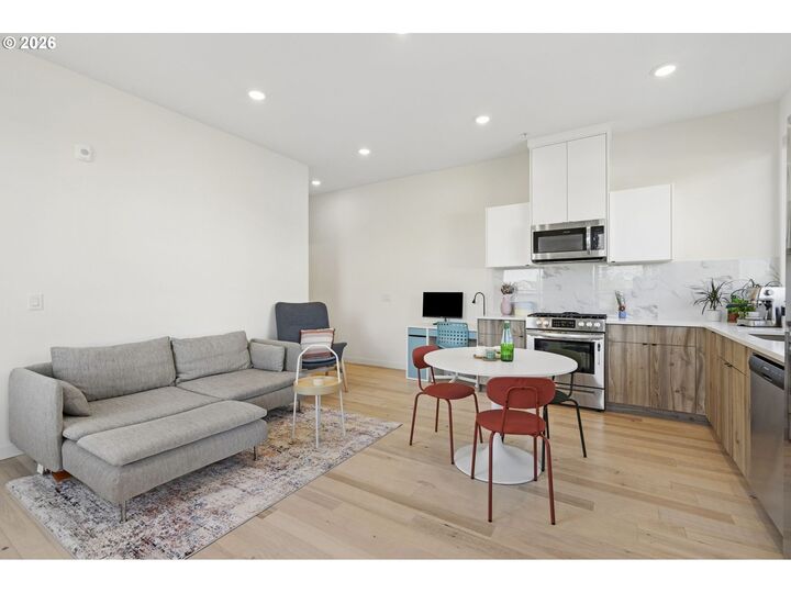 Property Photo:  6610 N Greenwich Ave 5  OR 97217 