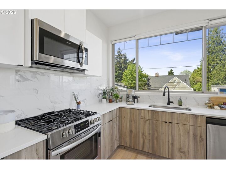 Property Photo:  6610 N Greenwich Ave 5  OR 97217 