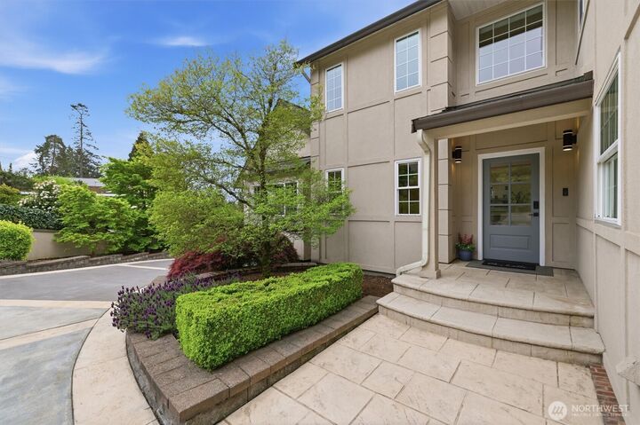 Property Photo: 18124 Riviera Place SW WA 98166