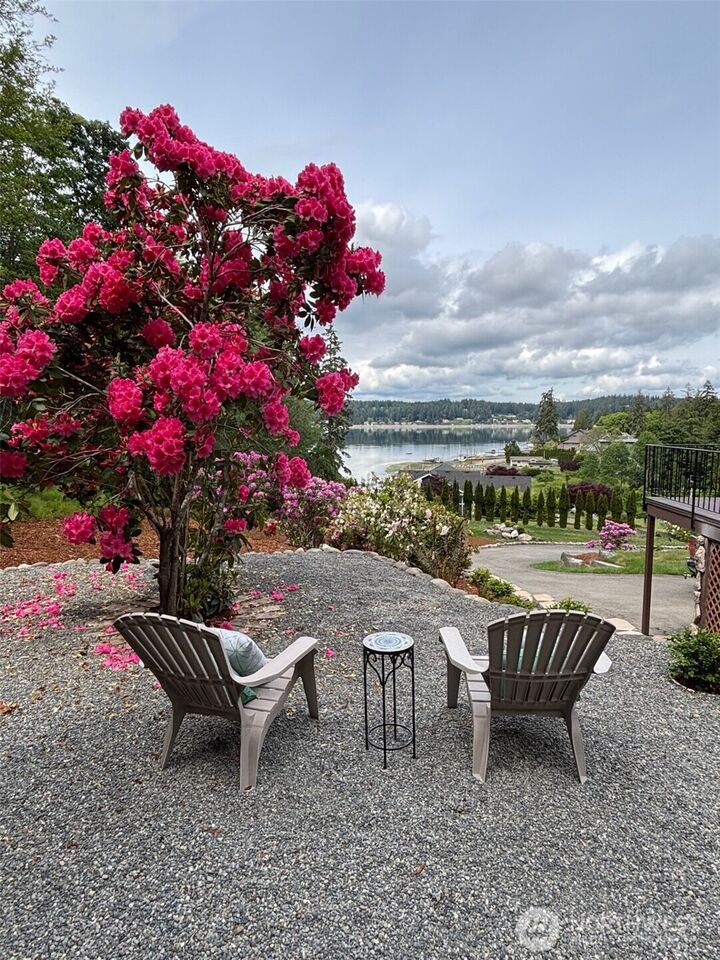 Property Photo:  582  North Shore Blvd  WA 98333 