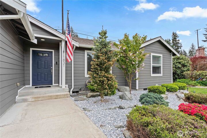 Property Photo: 11831 93rd Avenue Ct E WA 98373