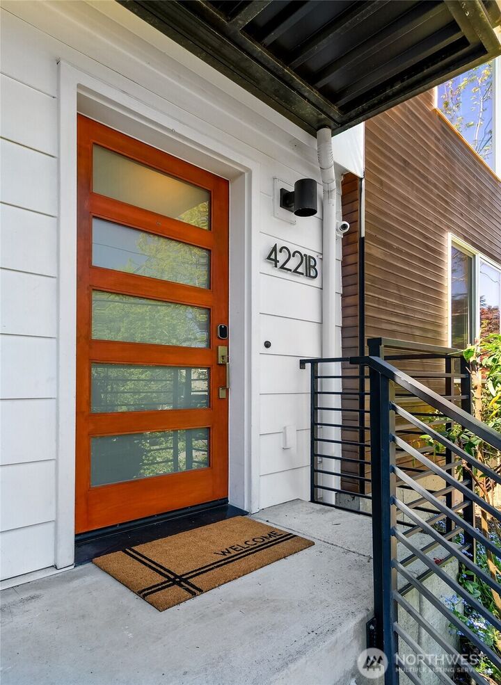 Property Photo:  4221  Evanston Avenue N B  WA 98103 
