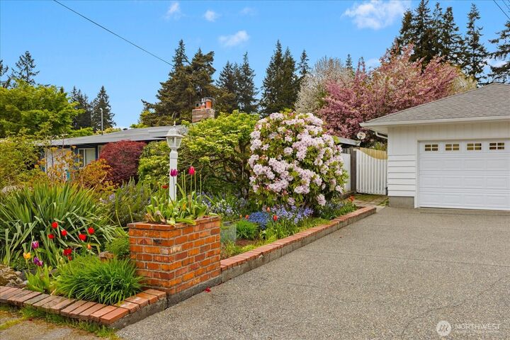 Property Photo:  320 NW 202nd Street  WA 98177 