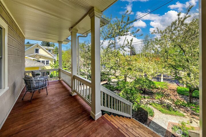 Property Photo:  2127  Boyer Avenue E  WA 98112 