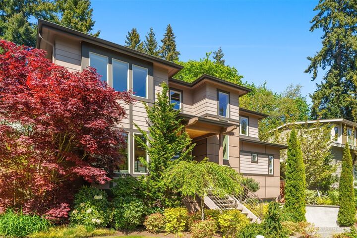 Property Photo:  11222  116th Place NE L4  WA 98033 