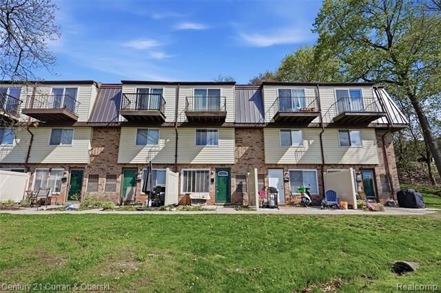 Property Photo:  862 N Main Street  MI 48381 