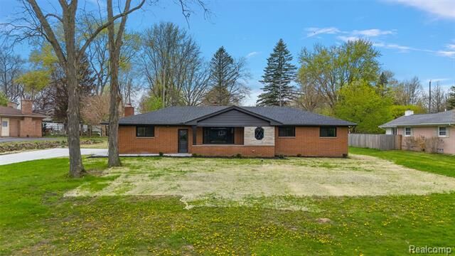 Property Photo:  6141 Paramus  MI 48346 