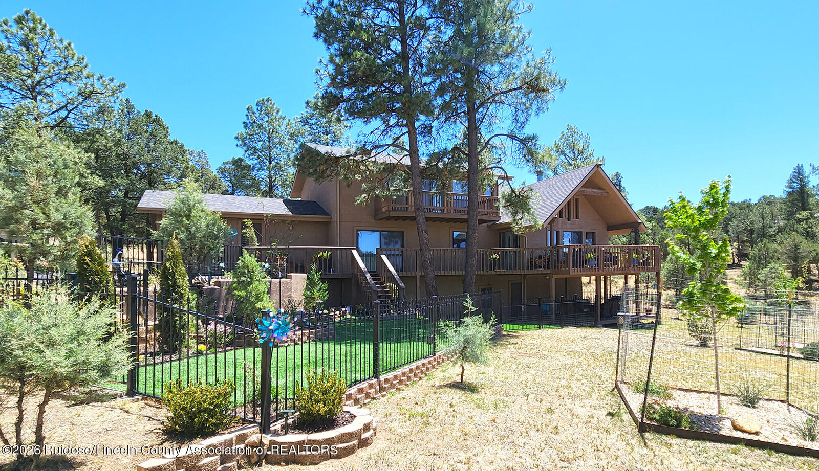 Property Photo:  324 Davis Court  NM 88345 