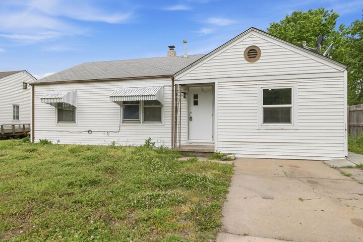 Property Photo:  2531 S Washington Ave  KS 67216 