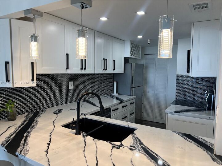 Property Photo:  1717 N Bayshore Dr A-3039  FL 33132 