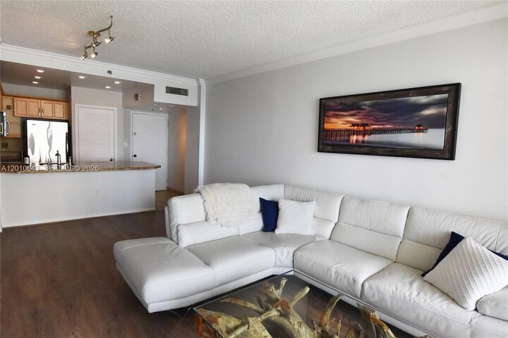 Property Photo:  540 Brickell Key Dr Ph1812  FL 33131 