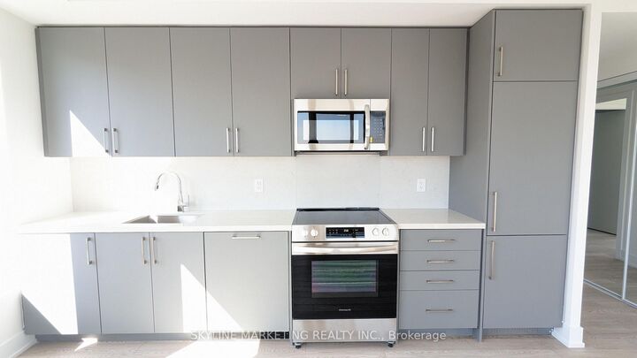 Property Photo: 2450 Old Bronte Road 733 ON L6M 5P6