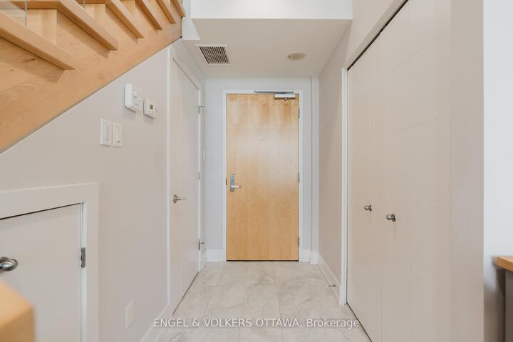 Property Photo: 197 Lisgar Street 207 ON K2P 0C3