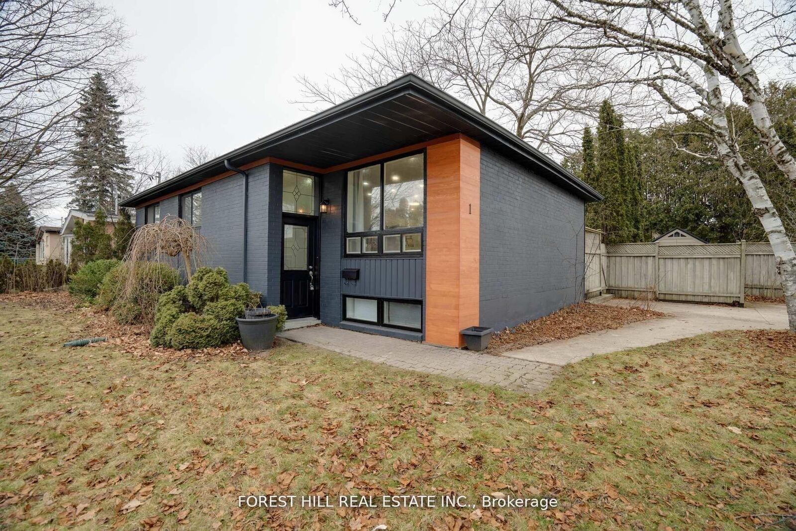 Property Photo: 1 Willis Drive ON L4G 2J8