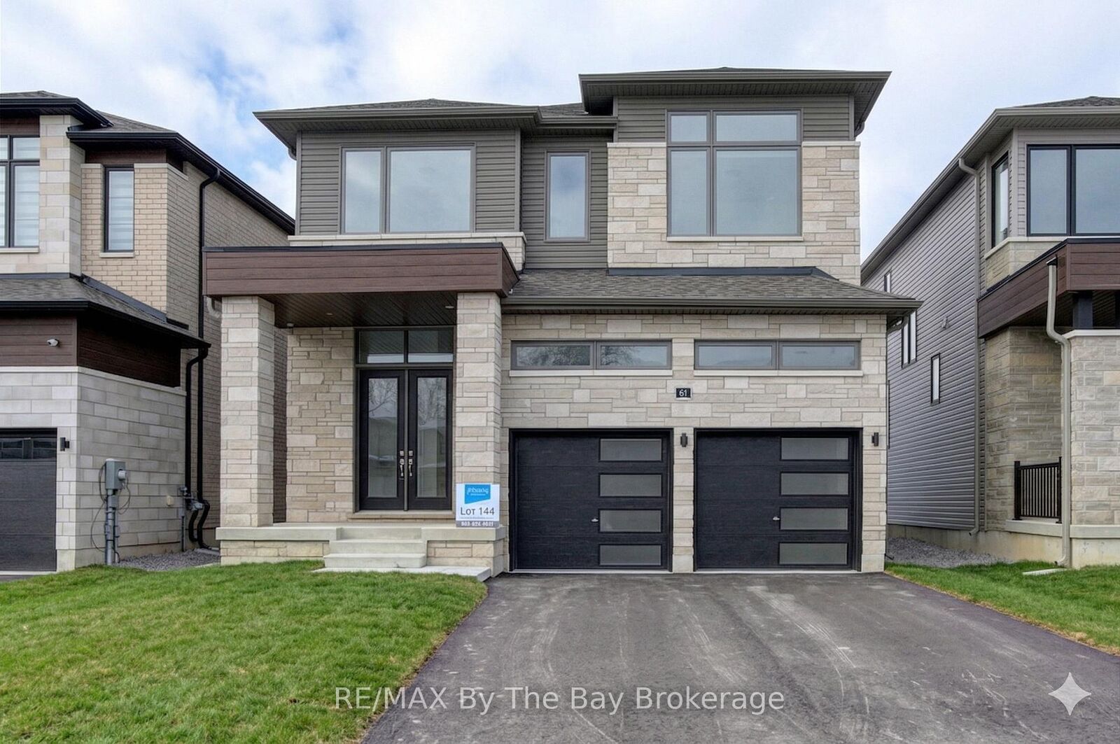 Property Photo: 61 Rosanne Circle ON L9Z 0M8