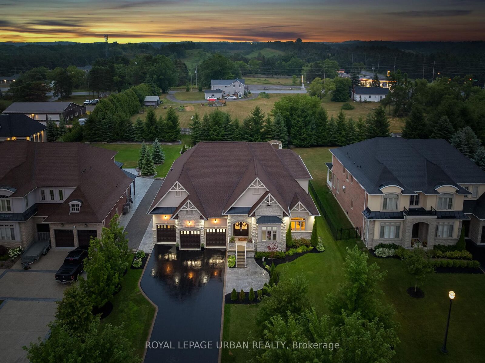 Property Photo:  15 Country Club Crescent  ON L9P 0B8 