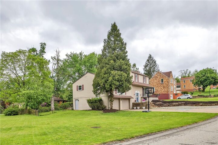 Property Photo:  3416 Sterling Dr  PA 15102 