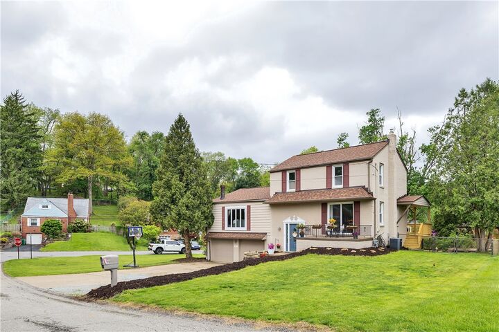 Property Photo:  3416 Sterling Dr  PA 15102 