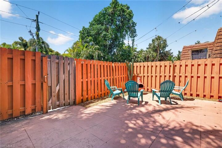 Property Photo:  1466 Park Shore Cir 3  FL 33901 