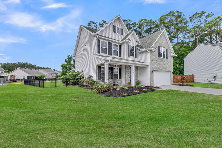 Property Photo:  2701 Sunrose Lane  SC 29455 