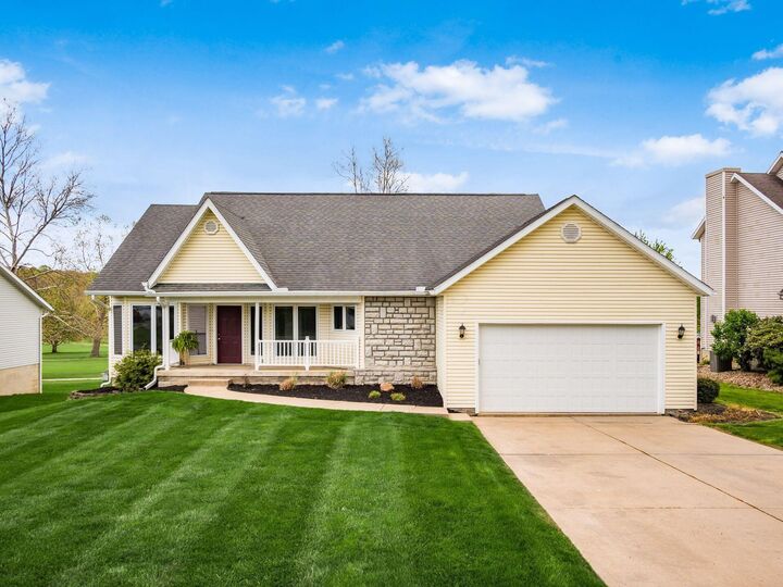Property Photo:  868 Fairway Drive  OH 43028 